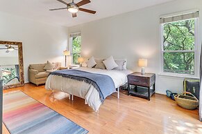 Deck & Greenbelt Access: Lovely Austin Home
