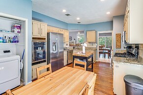 Deck & Greenbelt Access: Lovely Austin Home