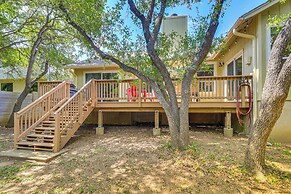 Deck & Greenbelt Access: Lovely Austin Home