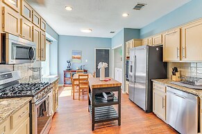 Deck & Greenbelt Access: Lovely Austin Home