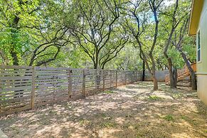 Deck & Greenbelt Access: Lovely Austin Home