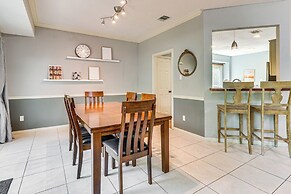 Deck & Greenbelt Access: Lovely Austin Home