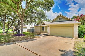 Deck & Greenbelt Access: Lovely Austin Home