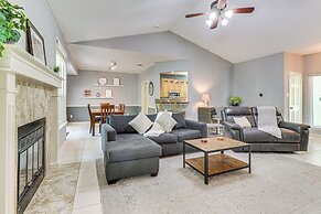 Deck & Greenbelt Access: Lovely Austin Home