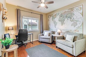 Deck & Greenbelt Access: Lovely Austin Home