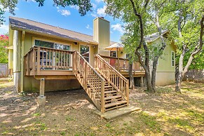 Deck & Greenbelt Access: Lovely Austin Home