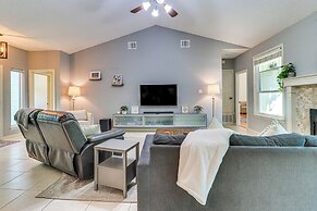 Deck & Greenbelt Access: Lovely Austin Home