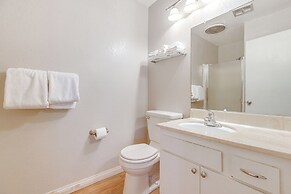 Scenic Mammoth Lakes Condo: Near Skiing & Hiking!