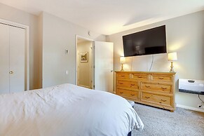 Scenic Mammoth Lakes Condo: Near Skiing & Hiking!
