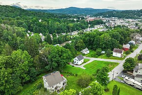 Family-friendly Retreat in Barre: 2 Spacious Decks