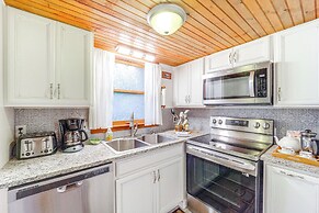 6 Mi to Grandfather Mtn: Peaceful Getaway w/ Grill