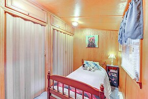 6 Mi to Grandfather Mtn: Peaceful Getaway w/ Grill