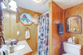 6 Mi to Grandfather Mtn: Peaceful Getaway w/ Grill