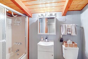 6 Mi to Grandfather Mtn: Peaceful Getaway w/ Grill