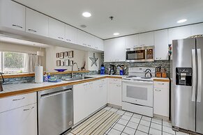 Holmes Beach Condo Near Anna Maria: Pool Access!