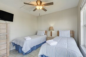 Holmes Beach Condo Near Anna Maria: Pool Access!