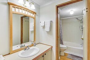 Crescent City Home w/ Charcoal Grill: Near 3 Lakes