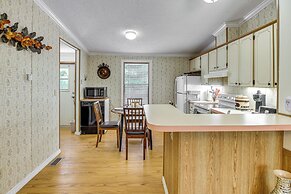 Crescent City Home w/ Charcoal Grill: Near 3 Lakes