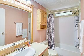 Crescent City Home w/ Charcoal Grill: Near 3 Lakes