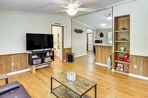Crescent City Home w/ Charcoal Grill: Near 3 Lakes