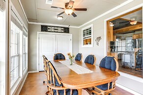 Sweetwater Lake House w/ Covered Patio!