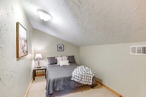 Sweetwater Lake House w/ Covered Patio!