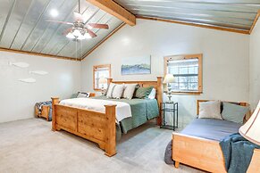 Sweetwater Lake House w/ Covered Patio!