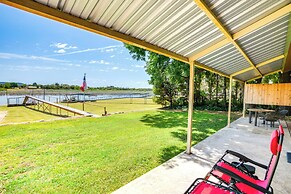 Sweetwater Lake House w/ Covered Patio!