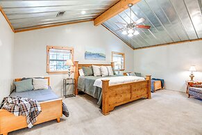 Sweetwater Lake House w/ Covered Patio!