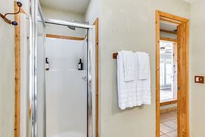 Sweetwater Lake House w/ Covered Patio!