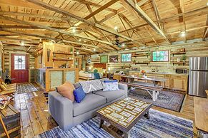 Unique Eureka Springs Cabin: Deck & Forest Views!