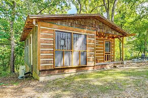 Unique Eureka Springs Cabin: Deck & Forest Views!