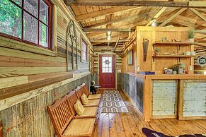 Unique Eureka Springs Cabin: Deck & Forest Views!