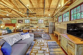 Unique Eureka Springs Cabin: Deck & Forest Views!