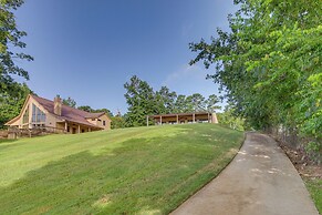 Quiet Lake Gladewater Getaway w/ Dock & Kayaks!