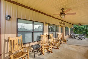 Quiet Lake Gladewater Getaway w/ Dock & Kayaks!
