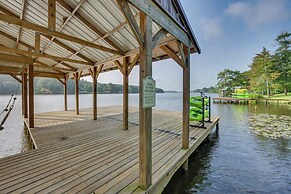 Quiet Lake Gladewater Getaway w/ Dock & Kayaks!