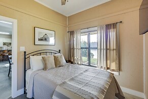 Quiet Lake Gladewater Getaway w/ Dock & Kayaks!