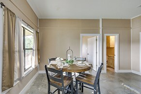 Quiet Lake Gladewater Getaway w/ Dock & Kayaks!