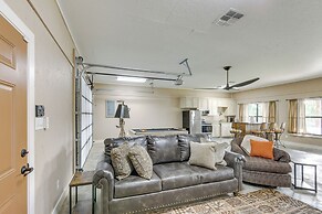 Quiet Lake Gladewater Getaway w/ Dock & Kayaks!