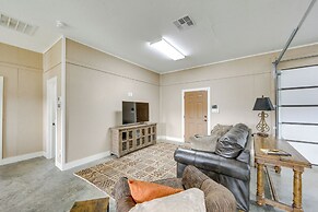 Quiet Lake Gladewater Getaway w/ Dock & Kayaks!