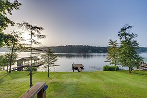 Lakefront Gladewater Retreat w/ Dock + Hot Tub!