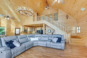 Lakefront Gladewater Retreat w/ Dock + Hot Tub!