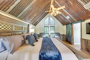 Lakefront Gladewater Retreat w/ Dock + Hot Tub!