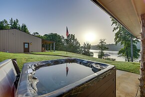 Lakefront Gladewater Retreat w/ Dock + Hot Tub!