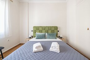 Stylish 2 Bd Urban Retreat Near Panormou