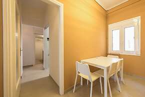 Stylish 2 Bd Urban Retreat Near Panormou