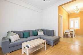 Stylish 2 Bd Urban Retreat Near Panormou