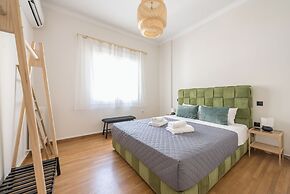 Stylish 2 Bd Urban Retreat Near Panormou