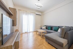 Stylish 2 Bd Urban Retreat Near Panormou